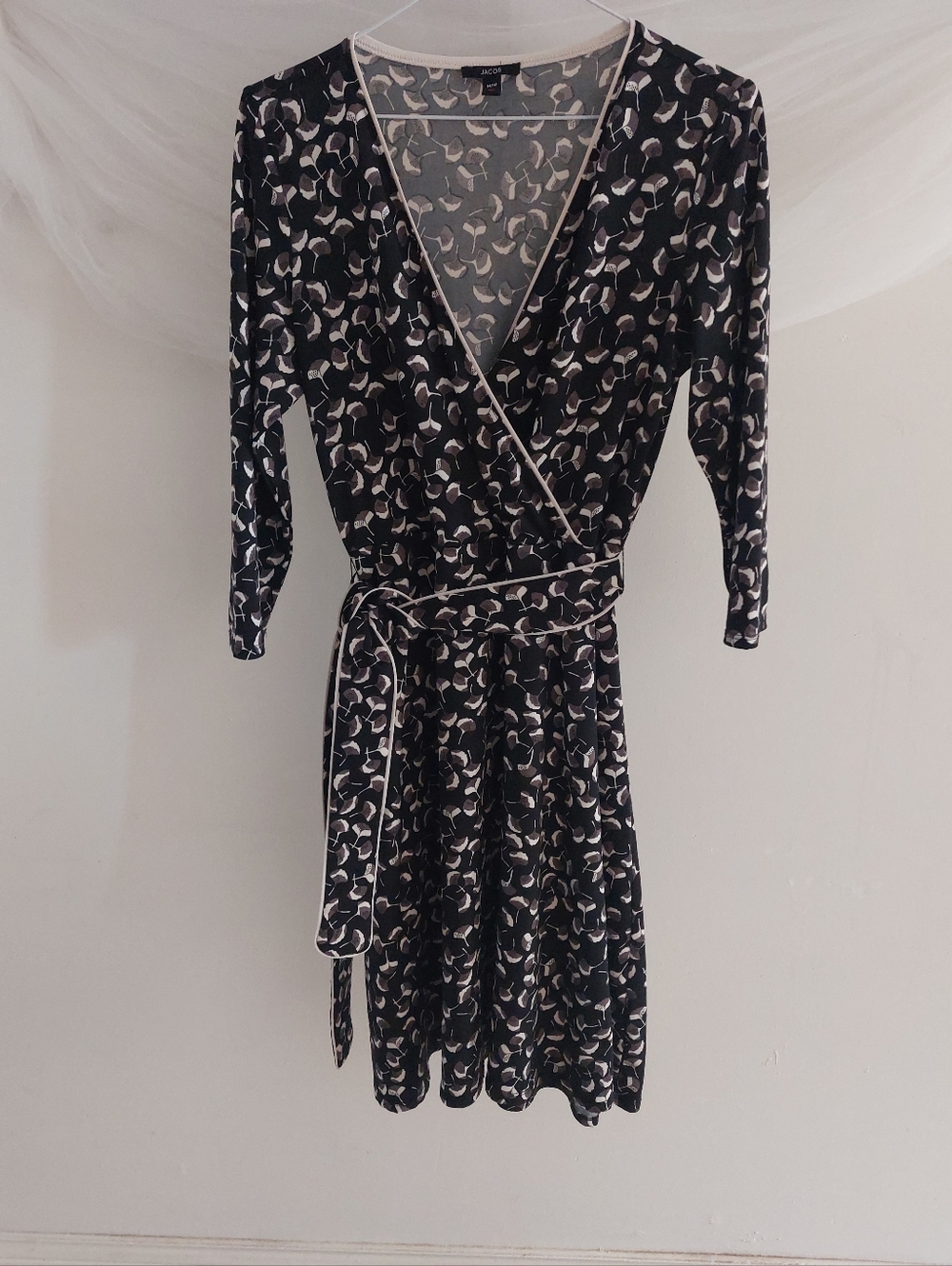 Jacob Black Cream Ginkgo Leaf Print Faux Wrap Dress 3/4 Sleeve Midi Size Medium - Picture 14 of 14